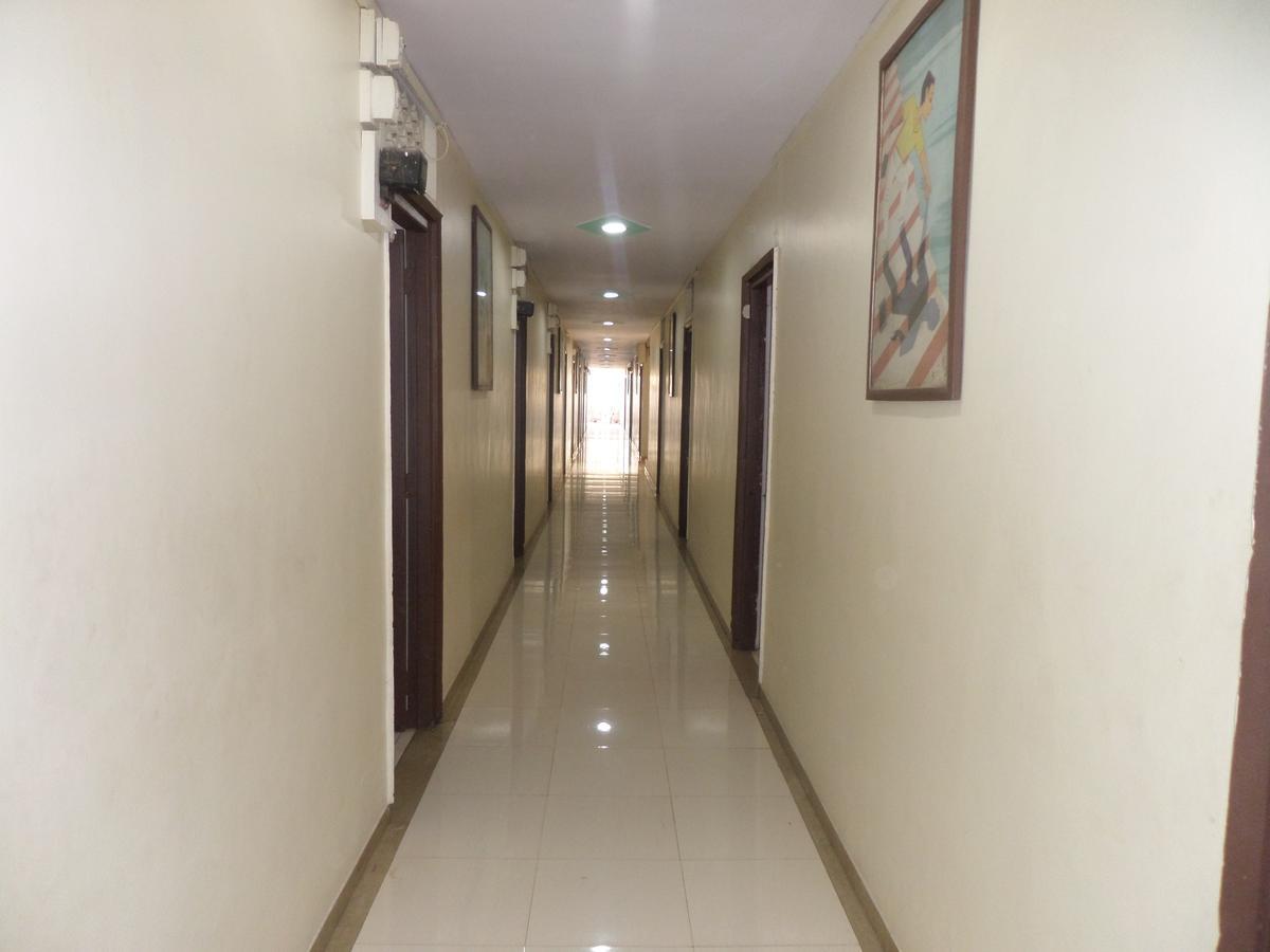 Vrindavan Lodge Solapur Zewnętrze zdjęcie